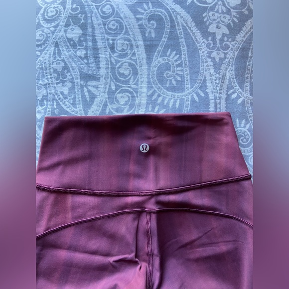 Size 4 Lululemon Leggings - Picture 2 of 5